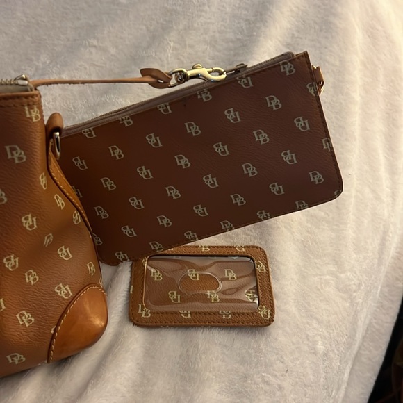 Dooney and Bournke Vintage handbag w/accessories - Picture 3 of 9